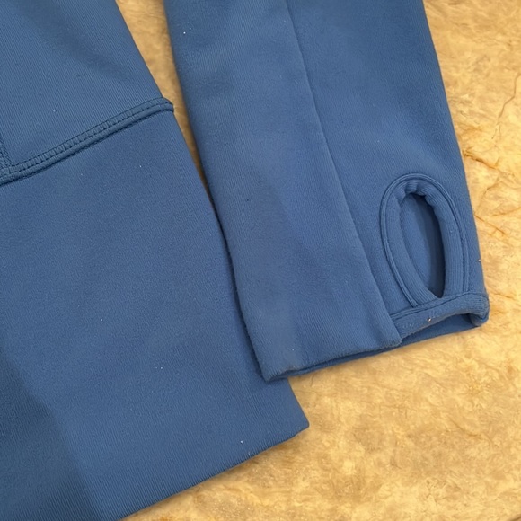 Lululemon blue zip up sz 6, pockets that zipped and thumb holes with jacket - Picture 5 of 9